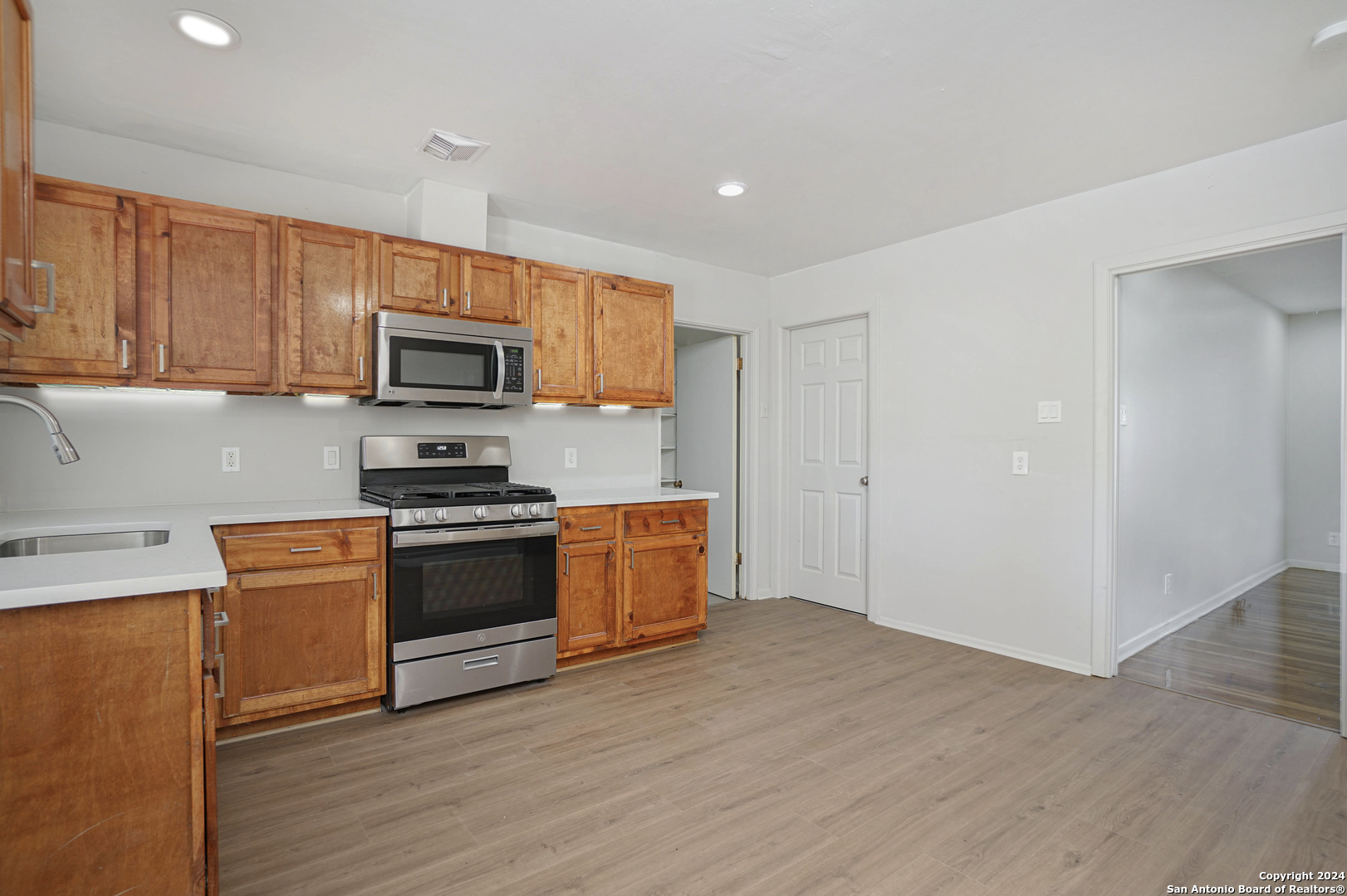 56 Ewing Place San Antonio TX 78201