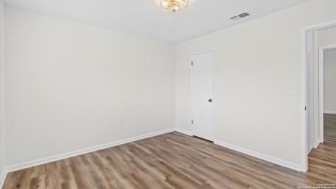 5815 Freemans Farm Street San Antonio TX 78233