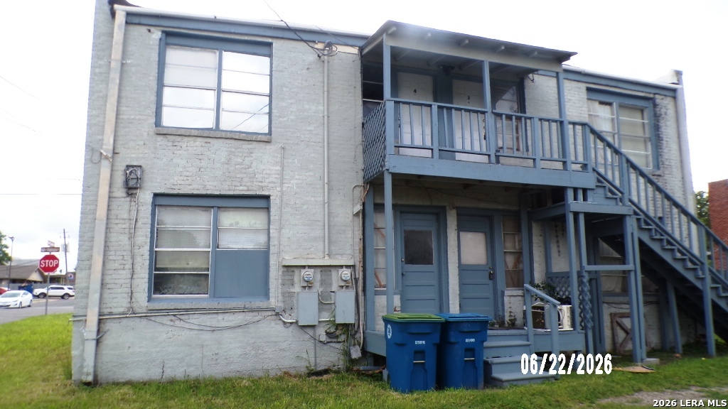 700 N Washington Beeville TX 78102