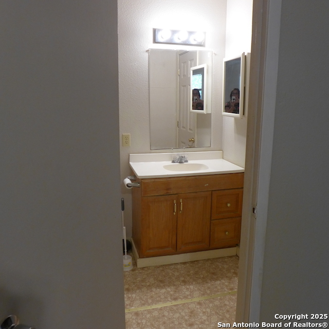 50140 A-e Interstate 10 Comfort TX 78013