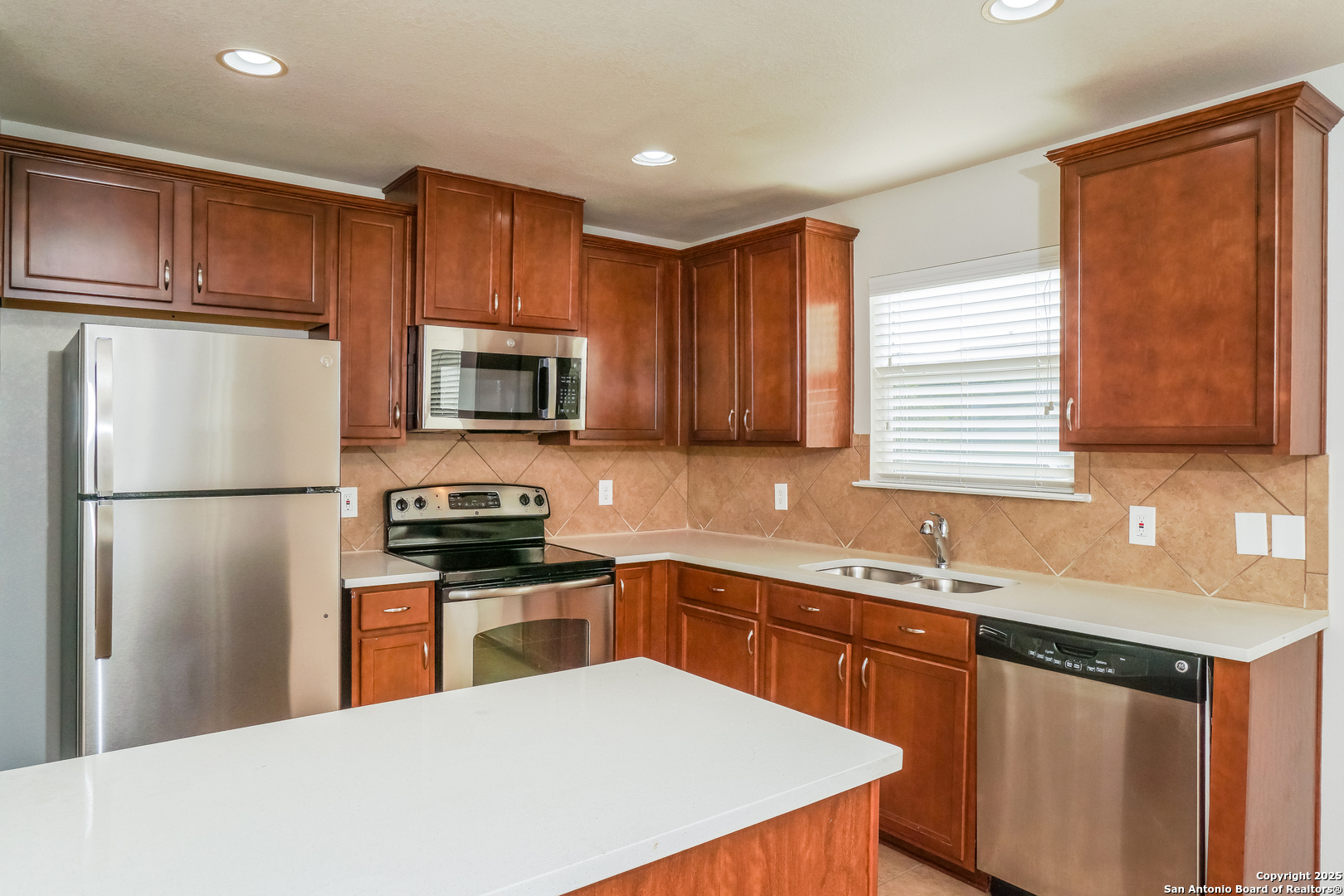 109 Golden Wren San Antonio TX 78253