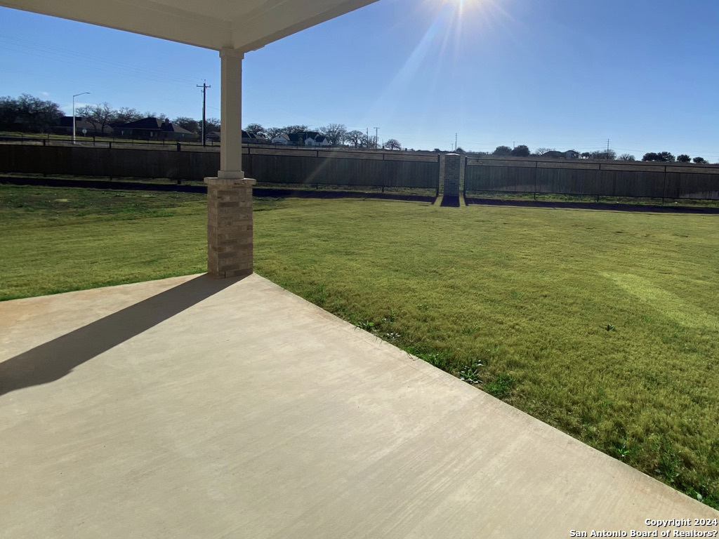 152 W Magnolia Circle La Vernia TX 78121