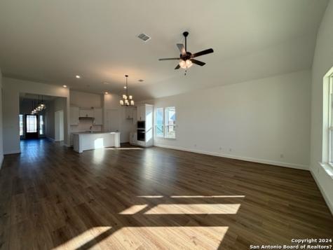 152 W Magnolia Circle La Vernia TX 78121