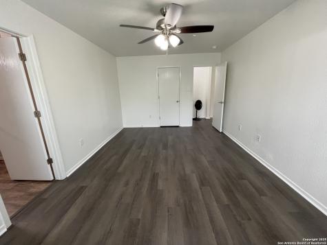 10014 Raspberry Oak San Antonio TX 78223