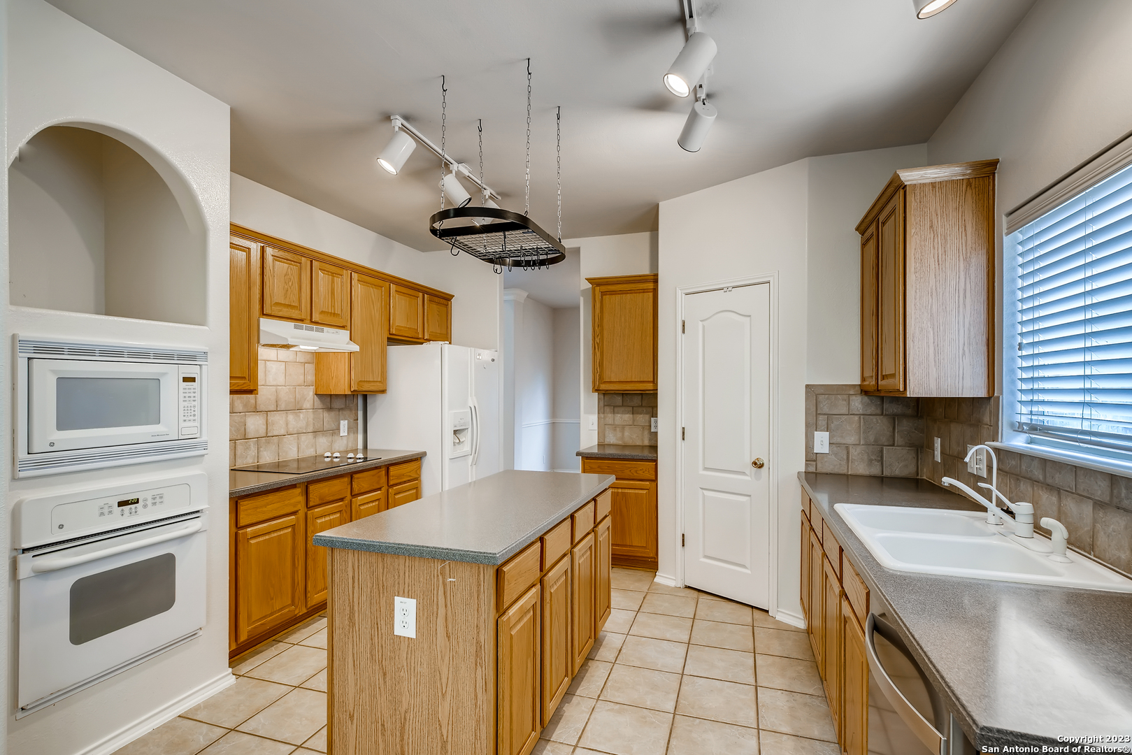 18835 Rogers Pass San Antonio TX 78258