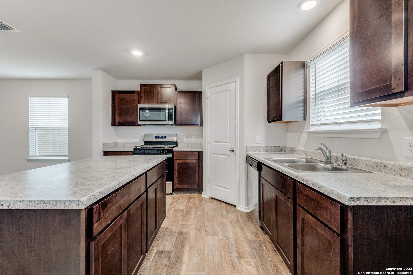 9558 Ranch Loop San Antonio TX 78254