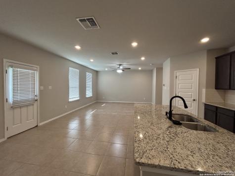 2565 Hiddenbrooke Trace Seguin TX 78155
