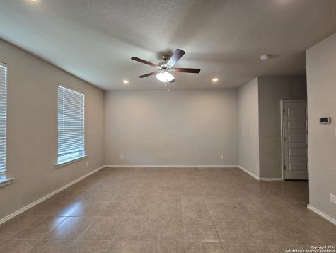 2565 Hiddenbrooke Trace Seguin TX 78155