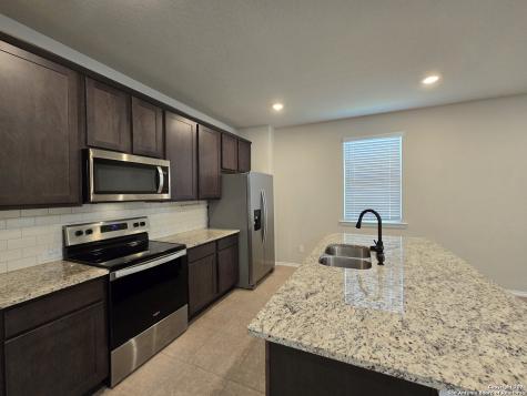 2565 Hiddenbrooke Trace Seguin TX 78155