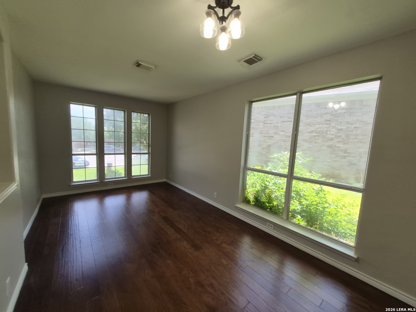 712 Moss Wood Schertz TX 78154