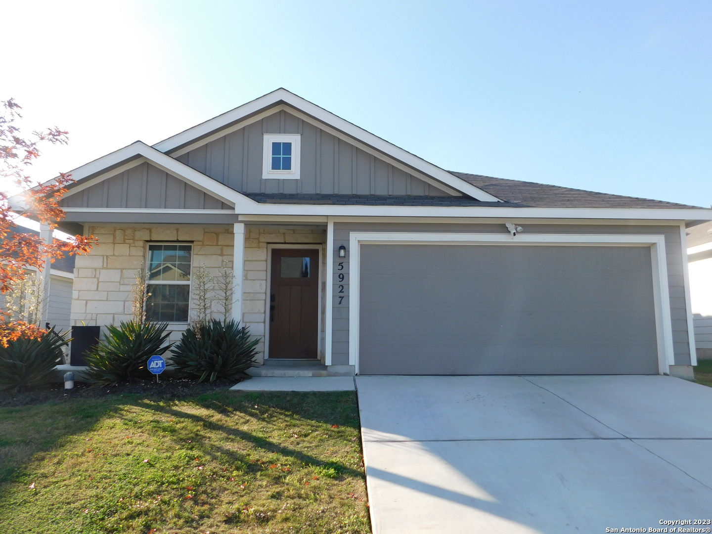 5927 Sunshine Summit Converse TX 78109