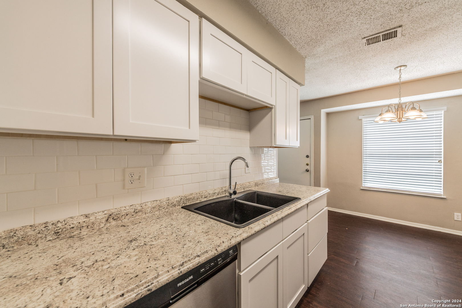 5915 Cliff Ridge San Antonio TX 78250