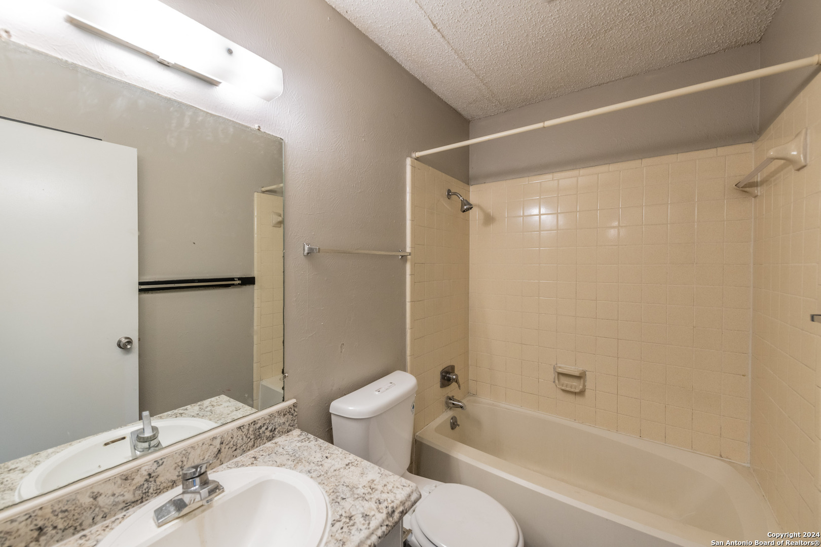 5915 Cliff Ridge San Antonio TX 78250