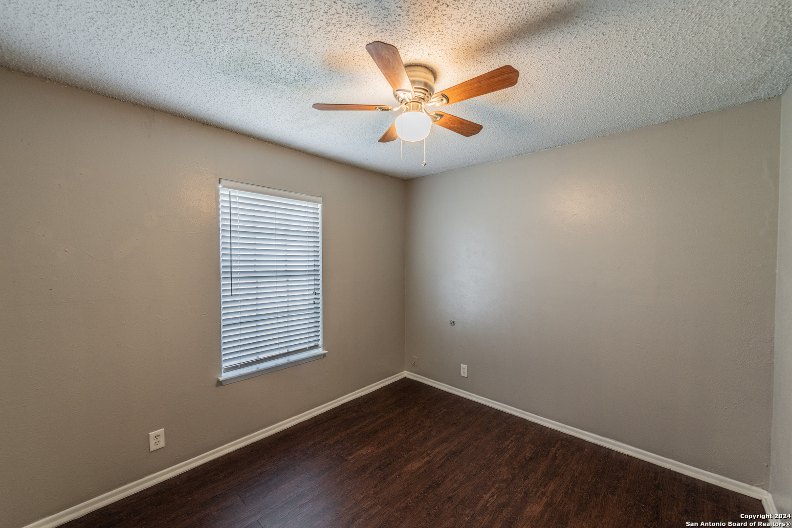 5915 Cliff Ridge San Antonio TX 78250