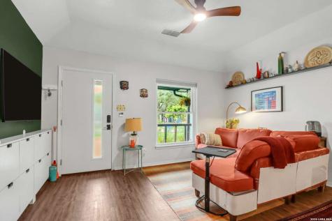 1721 W Mistletoe Avenue San Antonio TX 78201
