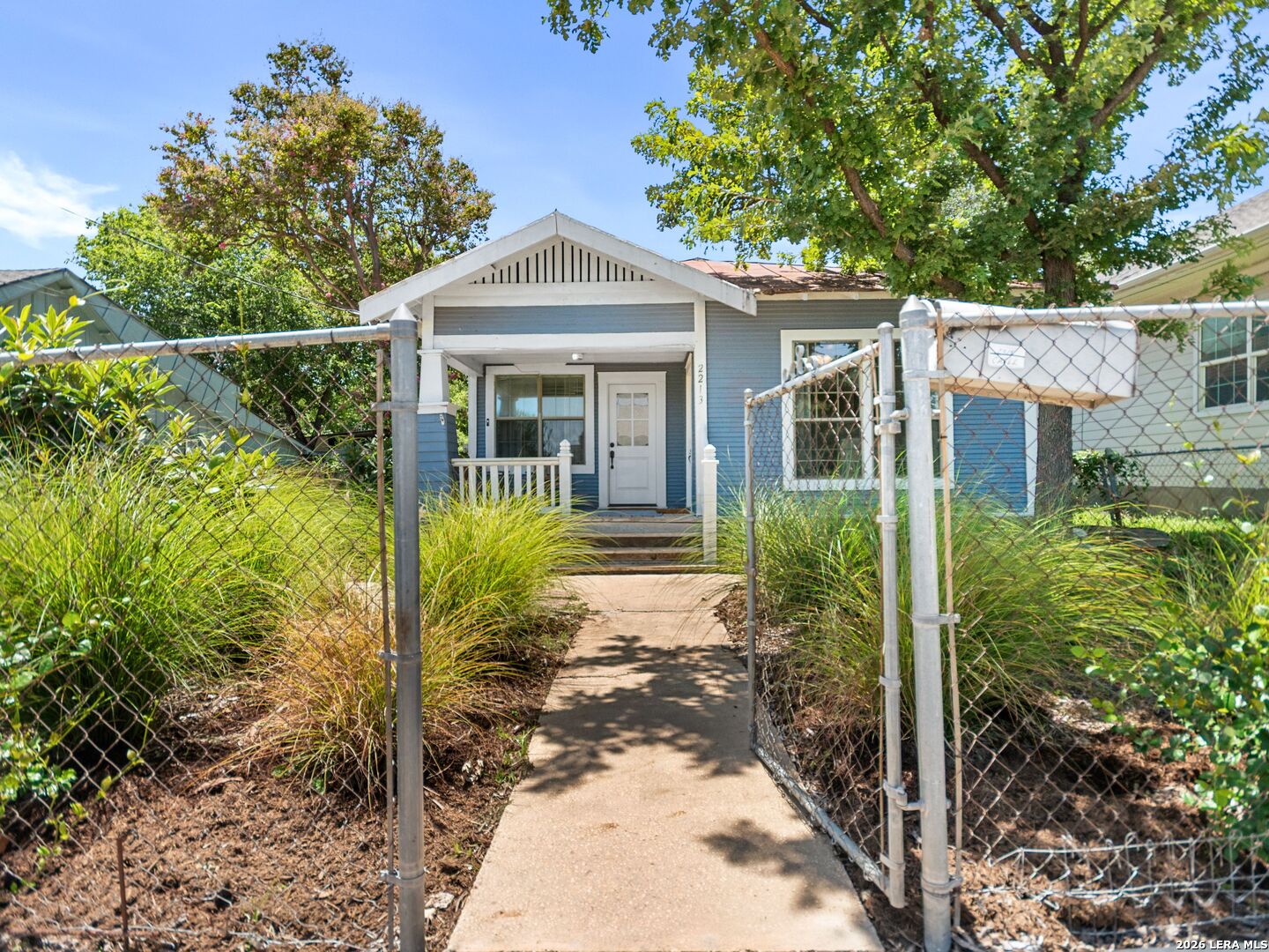 2213 N Flores Street San Antonio TX 78212