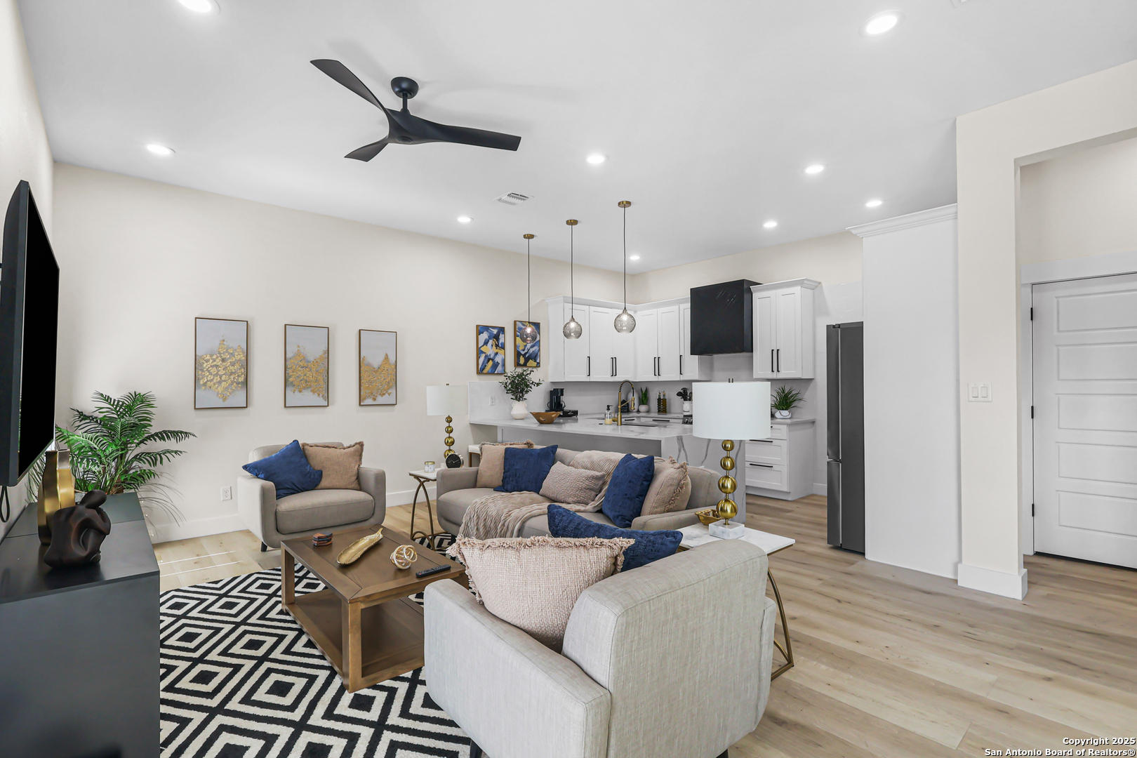 1021 S Hackberry San Antonio TX 78210