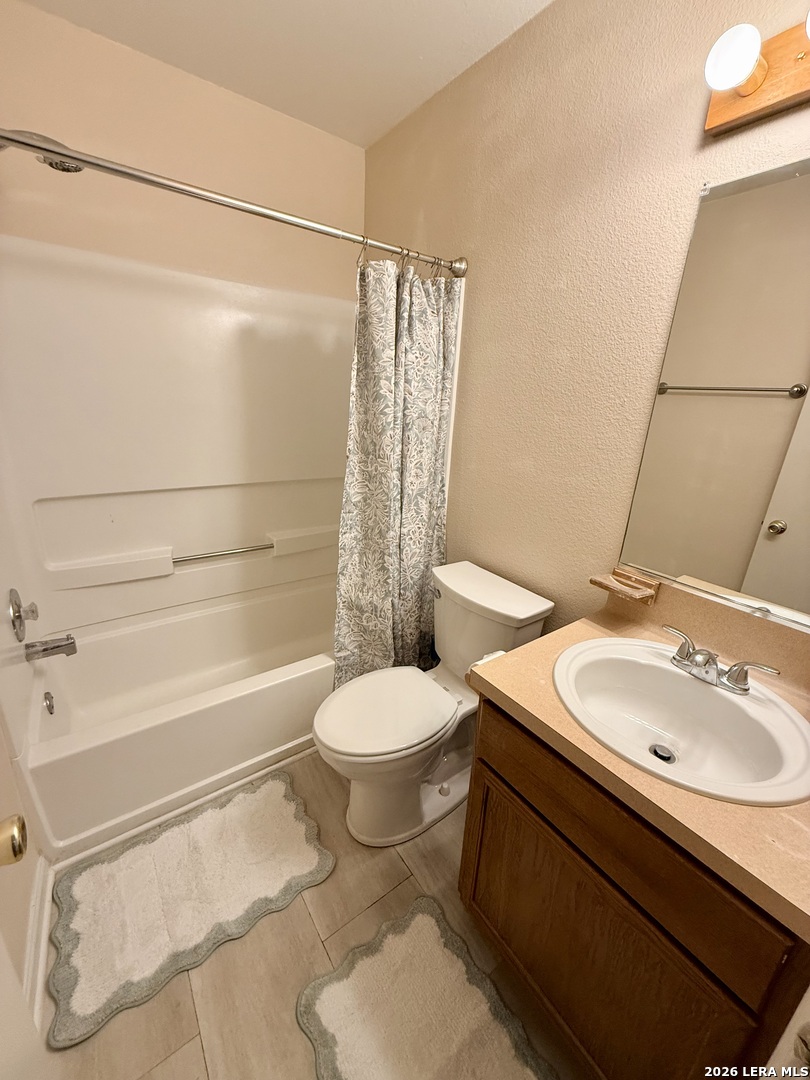 1057 Blue Bill Cove Drive Lakehills TX 78063