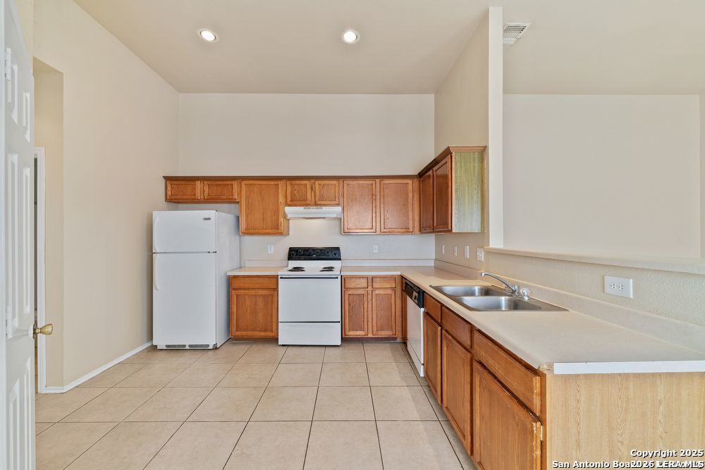 7379 Longing Trail San Antonio TX 78244