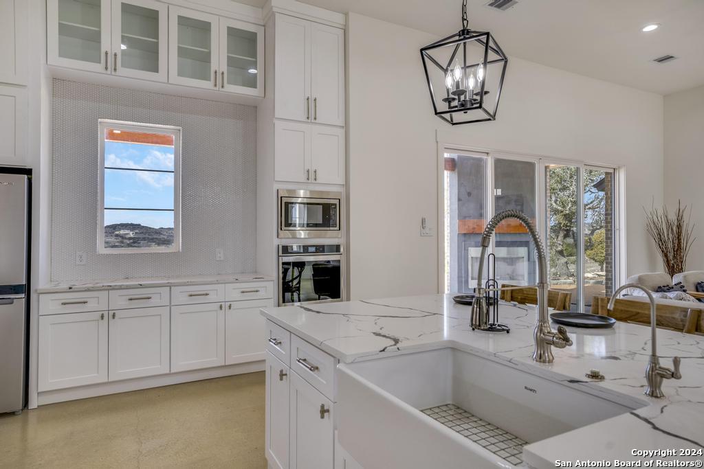 585 N Scenic Hills Blanco TX 78606