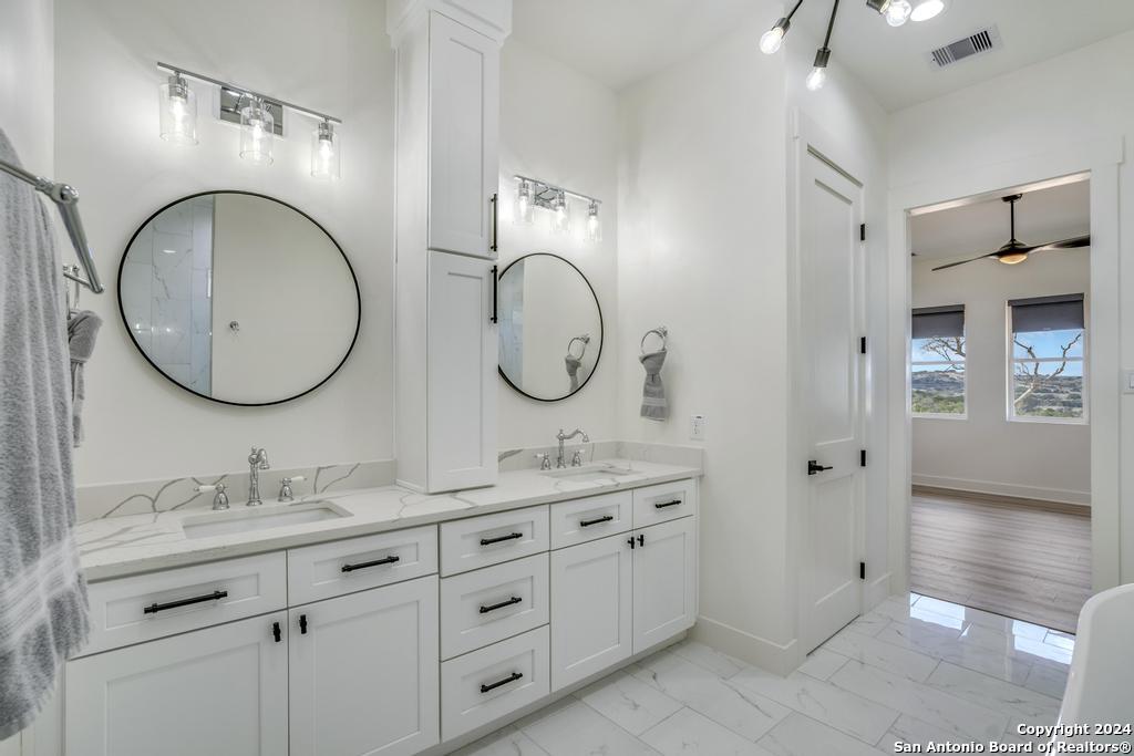 585 N Scenic Hills Blanco TX 78606