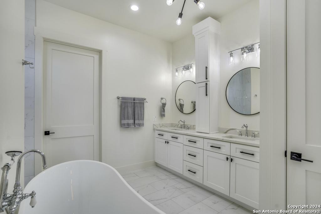 585 N Scenic Hills Blanco TX 78606