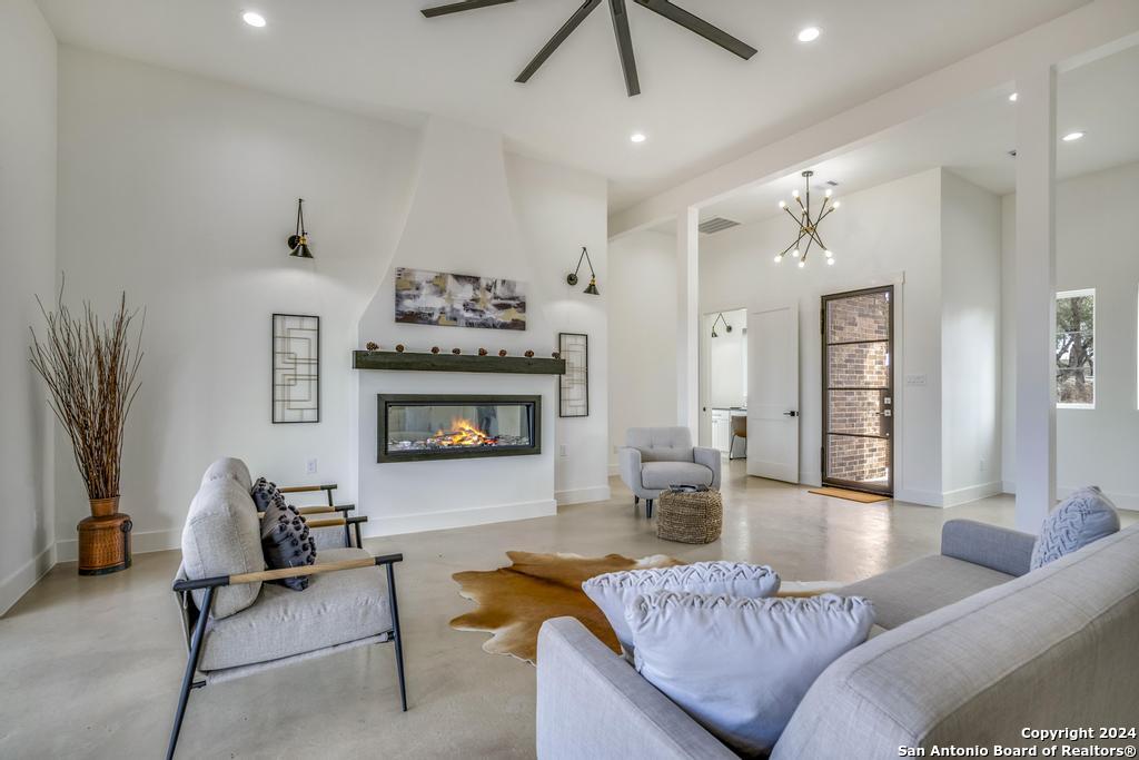 585 N Scenic Hills Blanco TX 78606