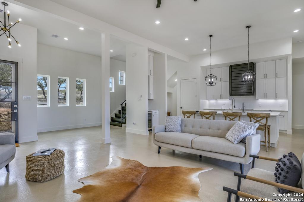 585 N Scenic Hills Blanco TX 78606