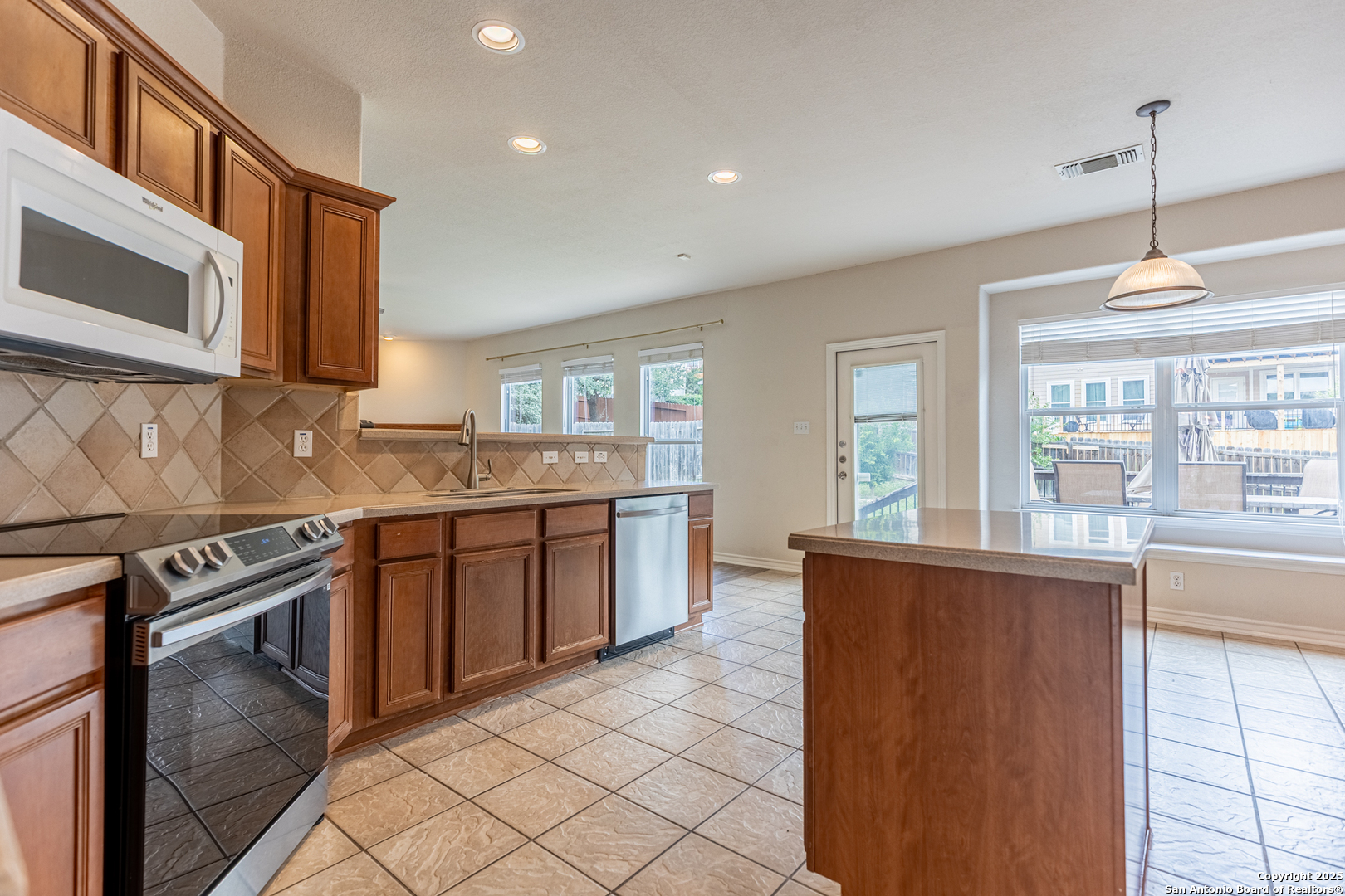 21226 Villa Valencia San Antonio TX 78258