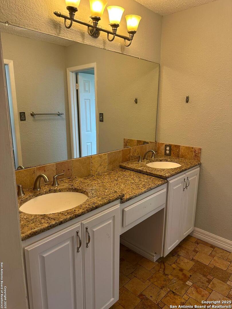 8573 Echo Creek San Antonio TX 78240