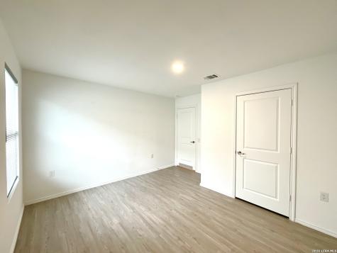 615 Bean Bend San Antonio TX 78221