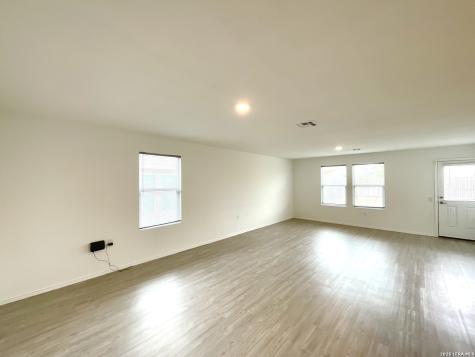 615 Bean Bend San Antonio TX 78221
