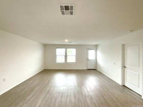 615 Bean Bend San Antonio TX 78221