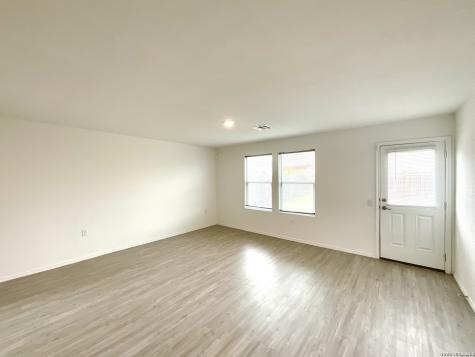 615 Bean Bend San Antonio TX 78221