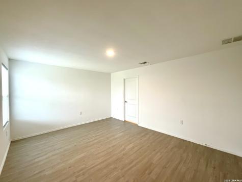 615 Bean Bend San Antonio TX 78221