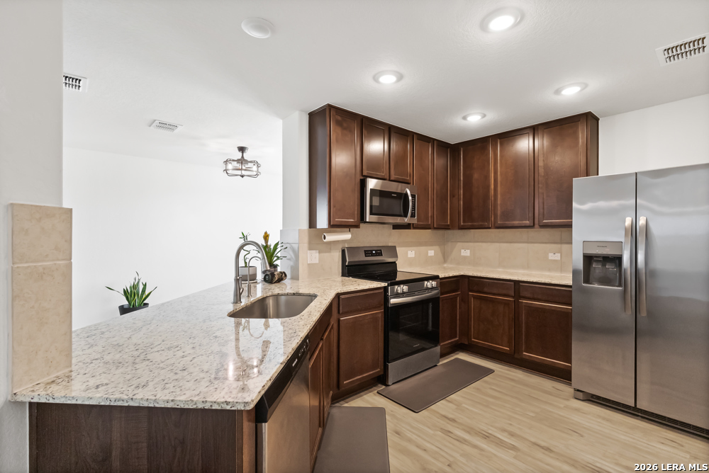 11221 Hollinger Circle Converse TX 78109