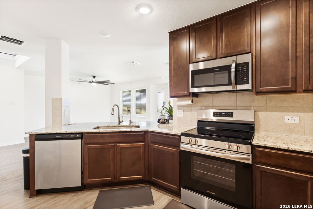 11221 Hollinger Circle Converse TX 78109
