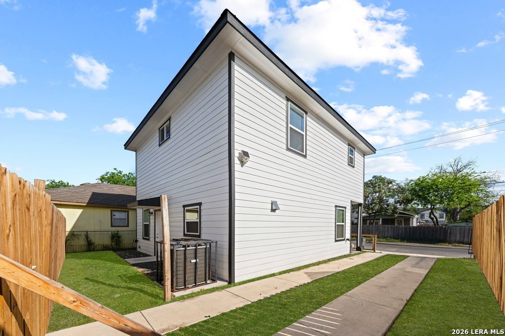 323 Gabriel San Antonio TX 78202