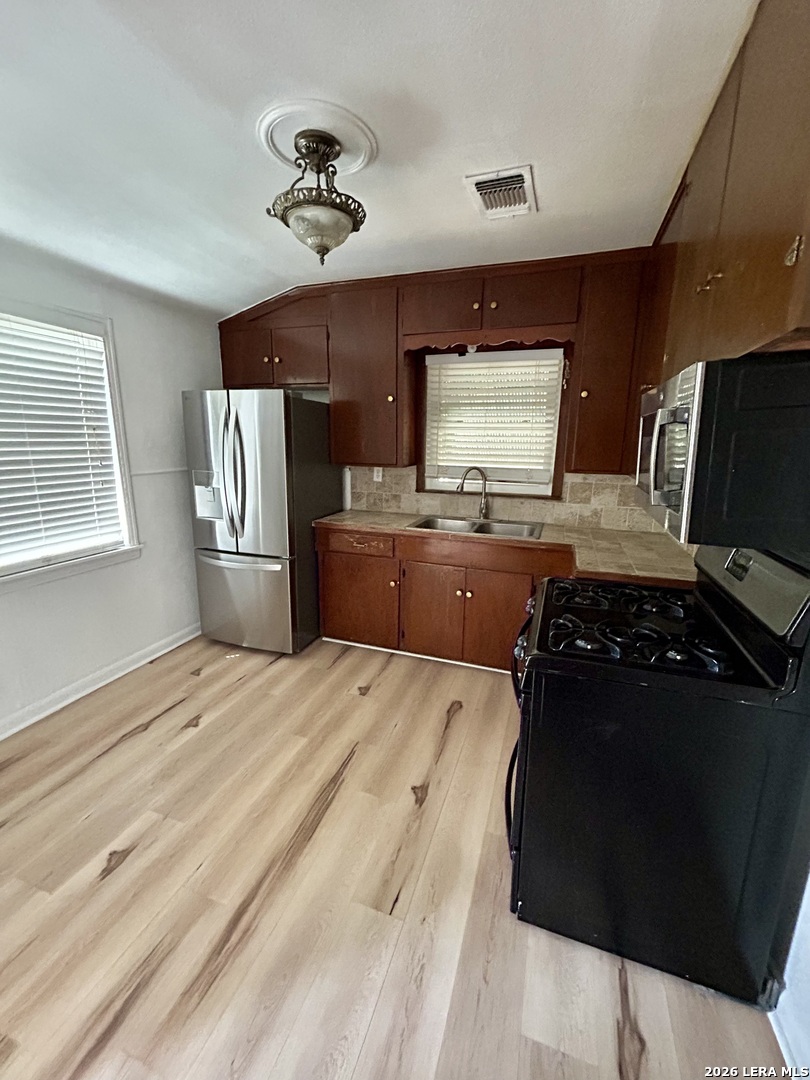 826 Pennystone Avenue San Antonio TX 78223