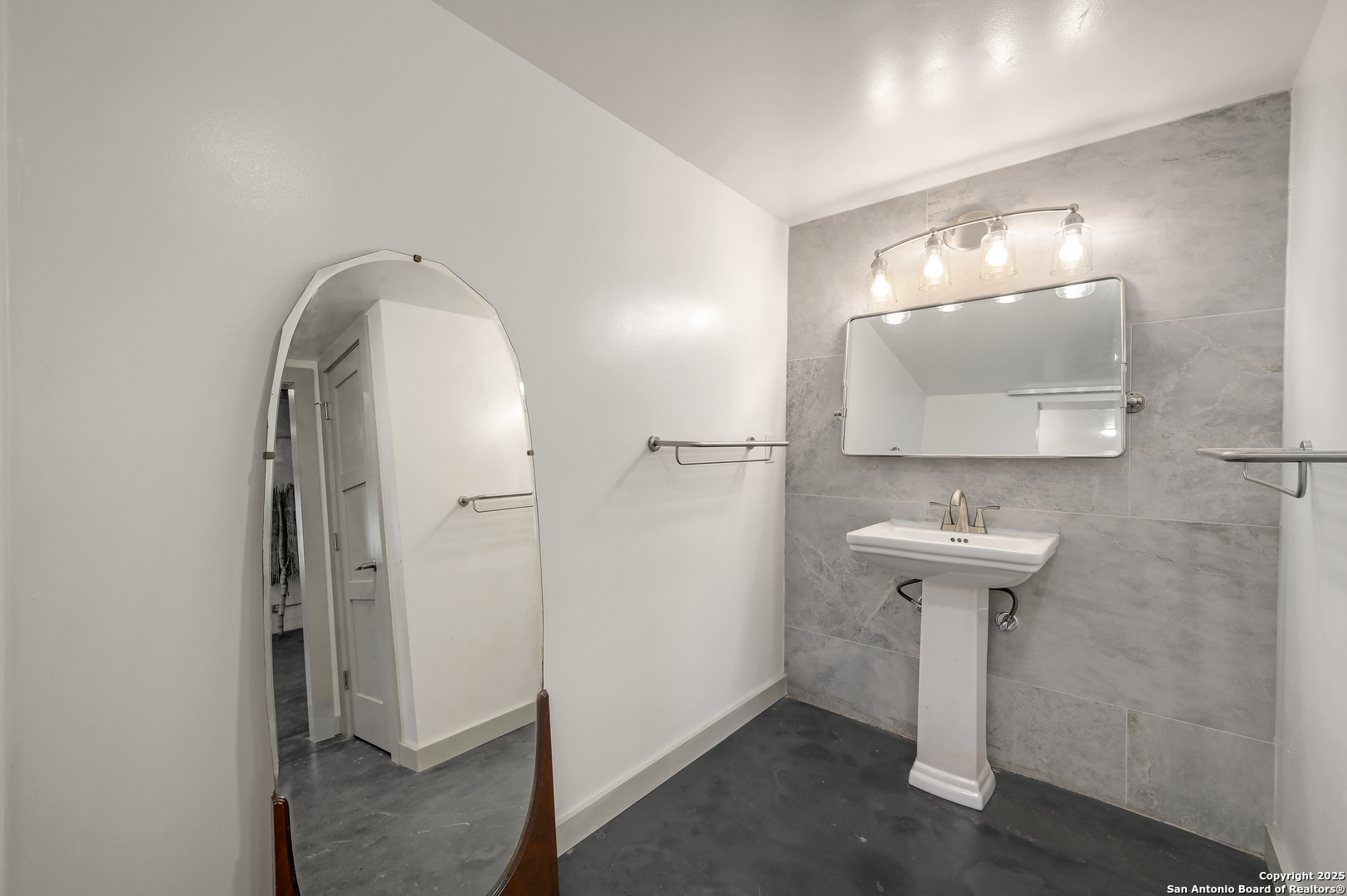 154 Fredericksburg San Antonio TX 78212