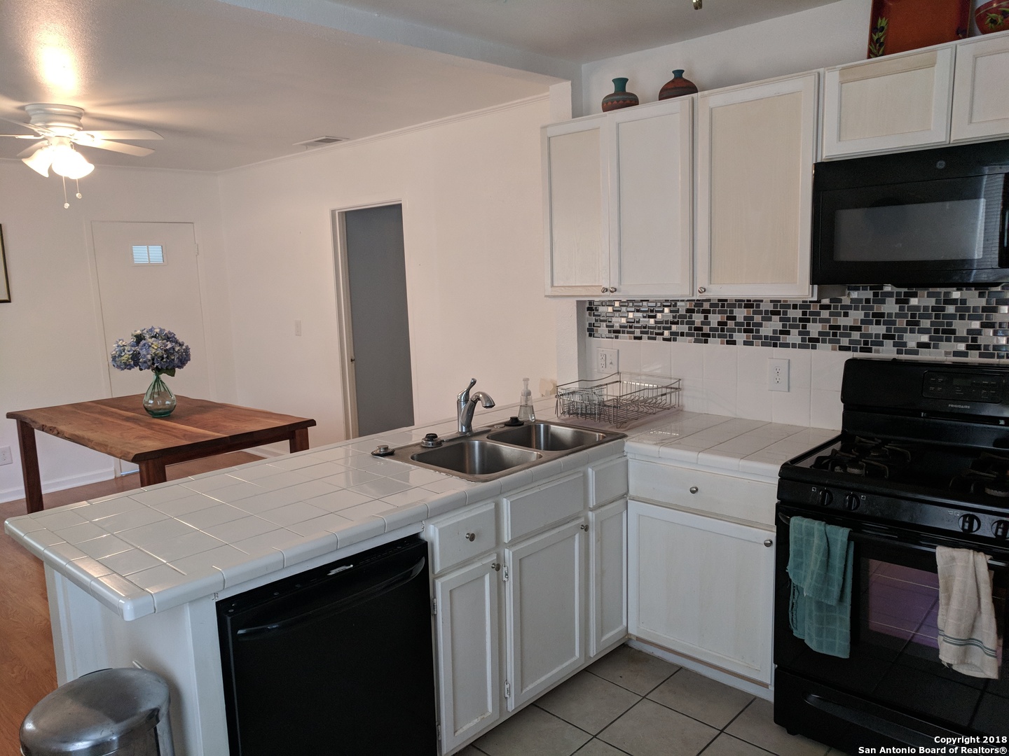 2011 W Houston Street San Antonio TX 78207