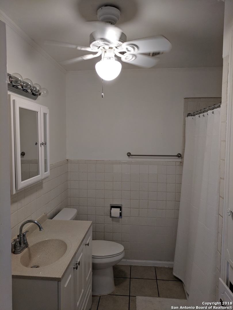 2011 W Houston Street San Antonio TX 78207