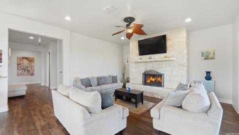 628 Country Canyon Lake TX 78133
