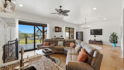 628 Country Canyon Lake TX 78133