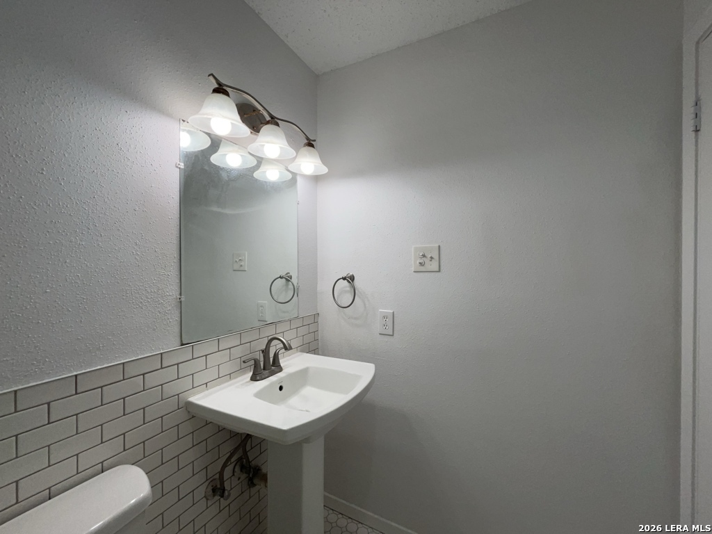 6202 Valley Cliff San Antonio TX 78250