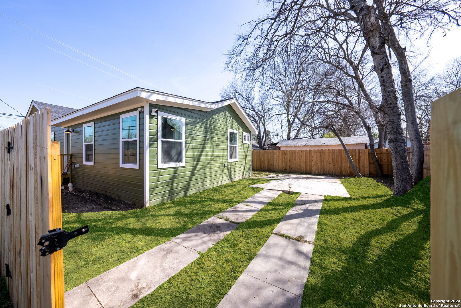 1102 Burleson San Antonio TX 78202