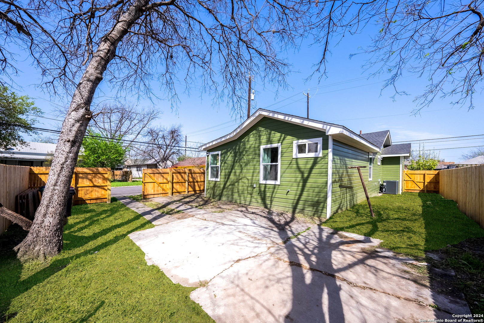 1102 Burleson San Antonio TX 78202