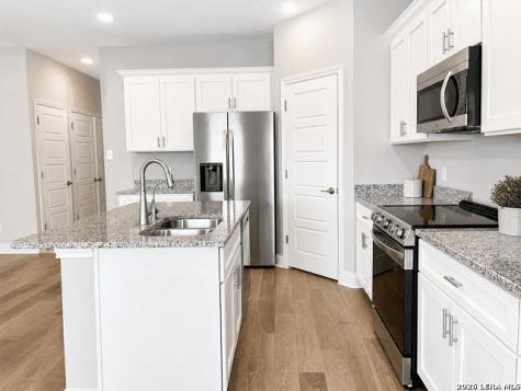 7149 Magnolia Creek San Antonio TX 78252