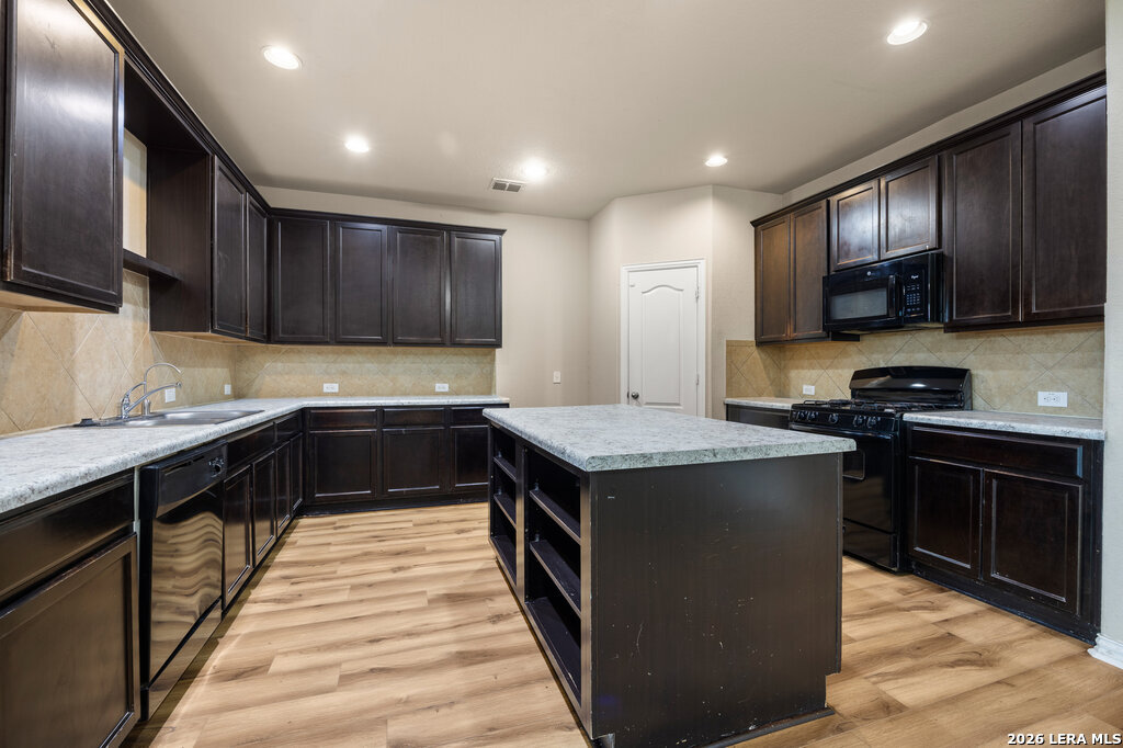 8822 Falcon Park Converse TX 78109