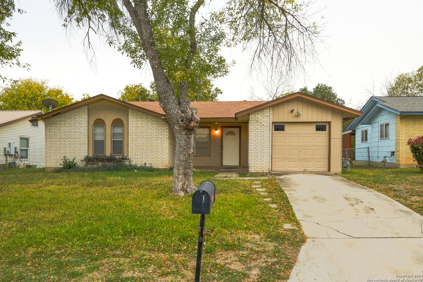 209 Royal Drive Converse TX 78109
